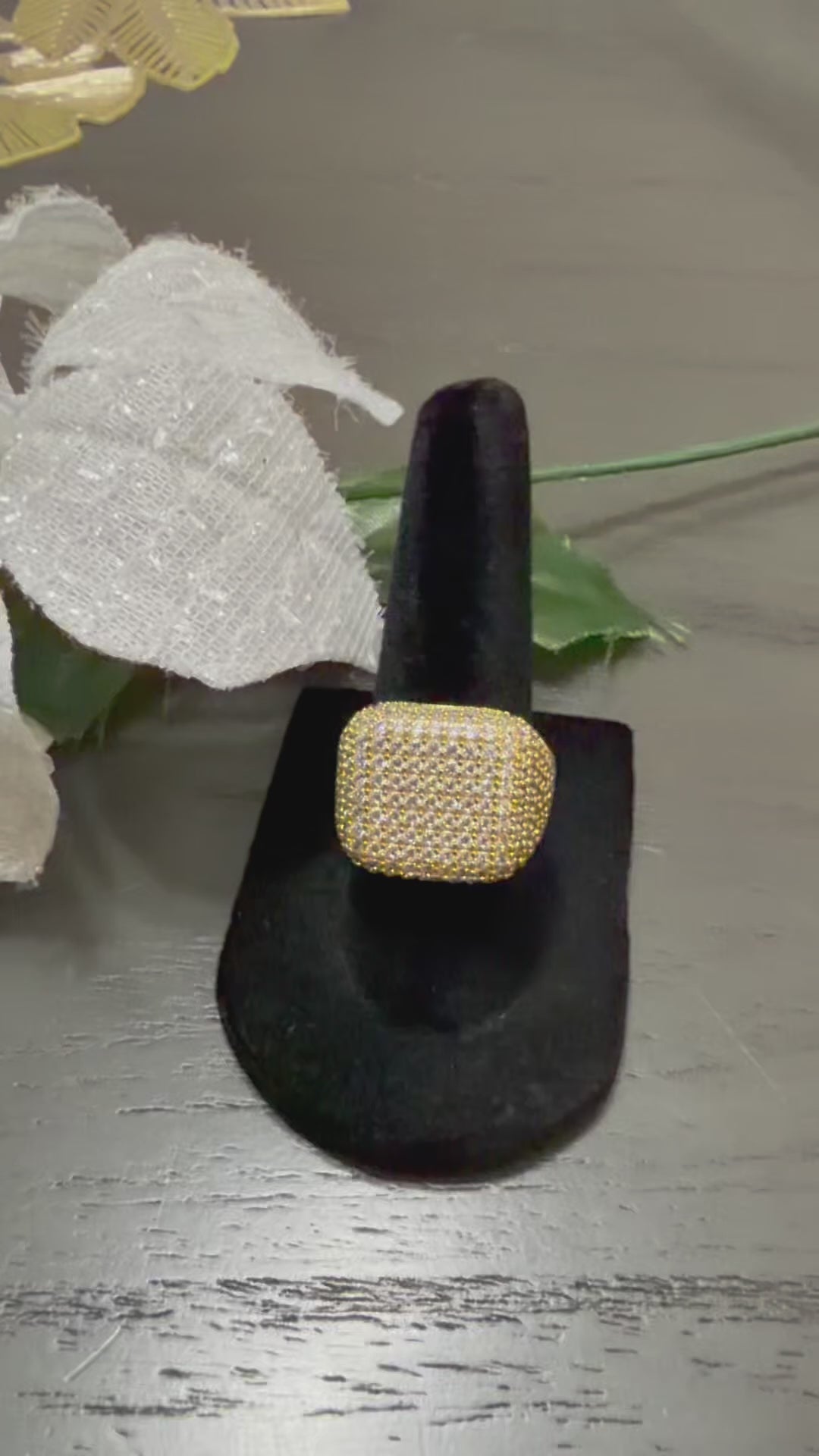 Anillo Cuadrado Pavé de Lujo Oro Laminado 14K